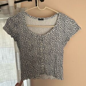 *NEW* Brandy Melville baby tee
one-size